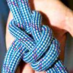 Ein Seil mit einem Kletterknoten