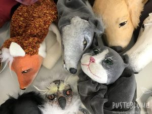 Photo mehrerer Tierhandpuppen